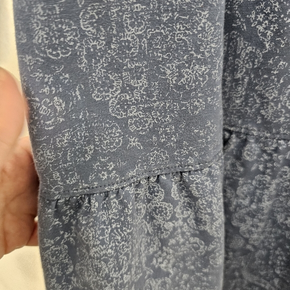 Frye Mini Tiered Sleeveless Shift Dress in Faded Bandana Blue - Picture 7 of 10